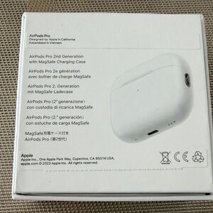 Apple AirPods Pro with MagSafe Case